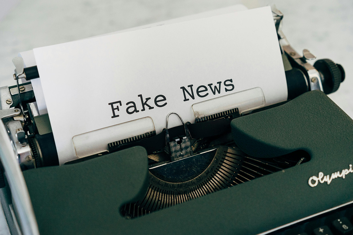 4 Capcane ale minții care ne fac să credem știrile false (și antidotul pentru fiecare)